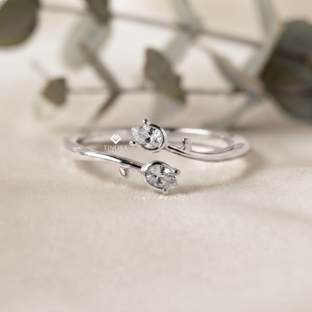 dainty tulip bud ring – minimalist floral gold ring
