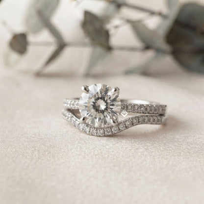 Round Cut Diamond Solitaire Engagement Ring with Matching Band – Finora Jewelry
