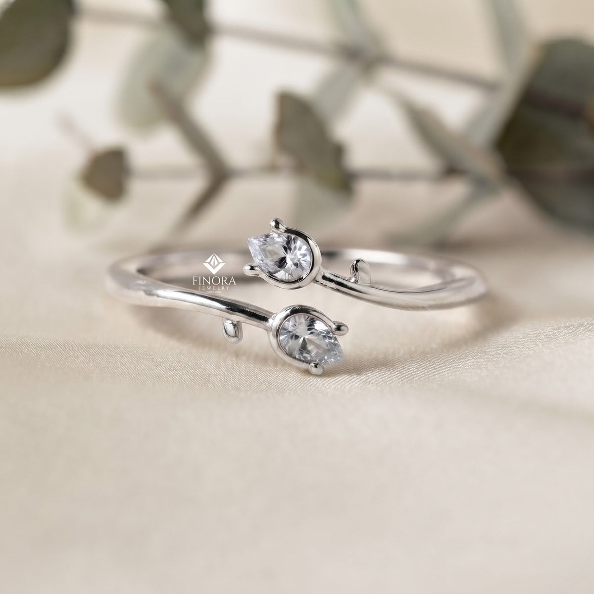 dainty tulip bud ring – minimalist floral gold ring