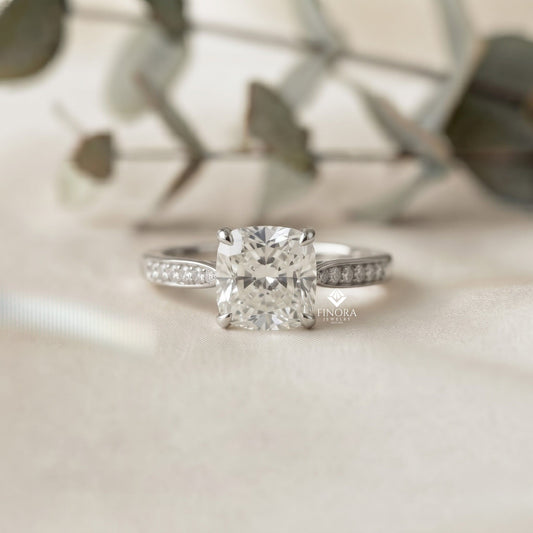 Cushion Cut Diamond Engagement Ring with Pavé Band – Classic Sparkle in White Gold or Platinum – Finora Elegant Solitaire Design – Timeless Gift for Her