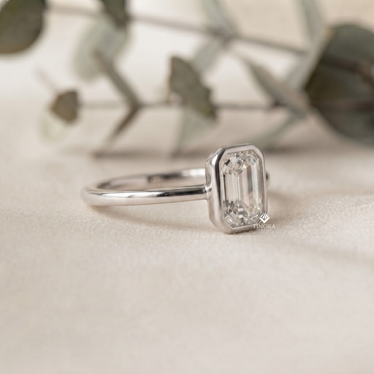 emerald solitaire diamond ring  –  handmade solid gold jewelry