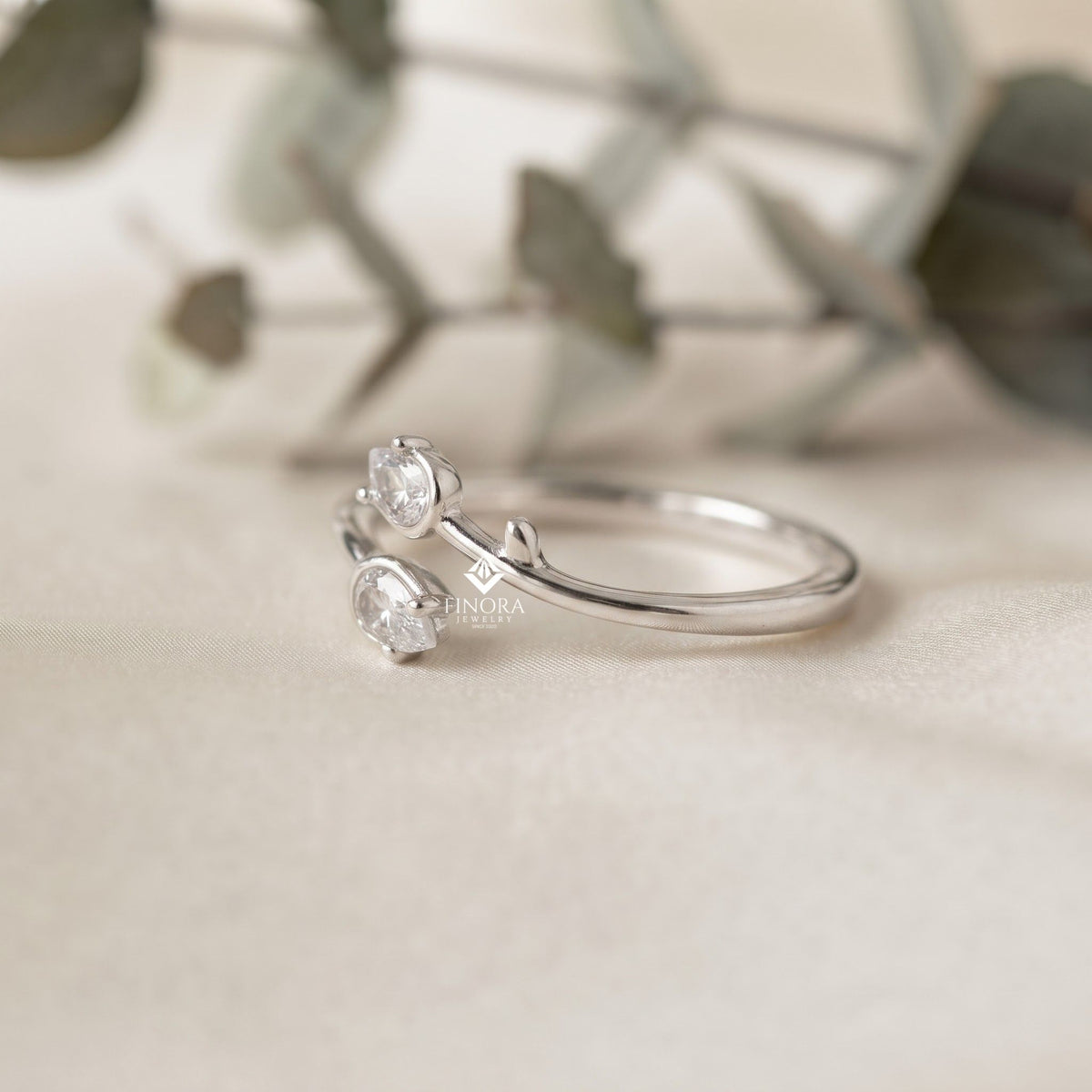 dainty tulip bud ring – minimalist floral gold ring