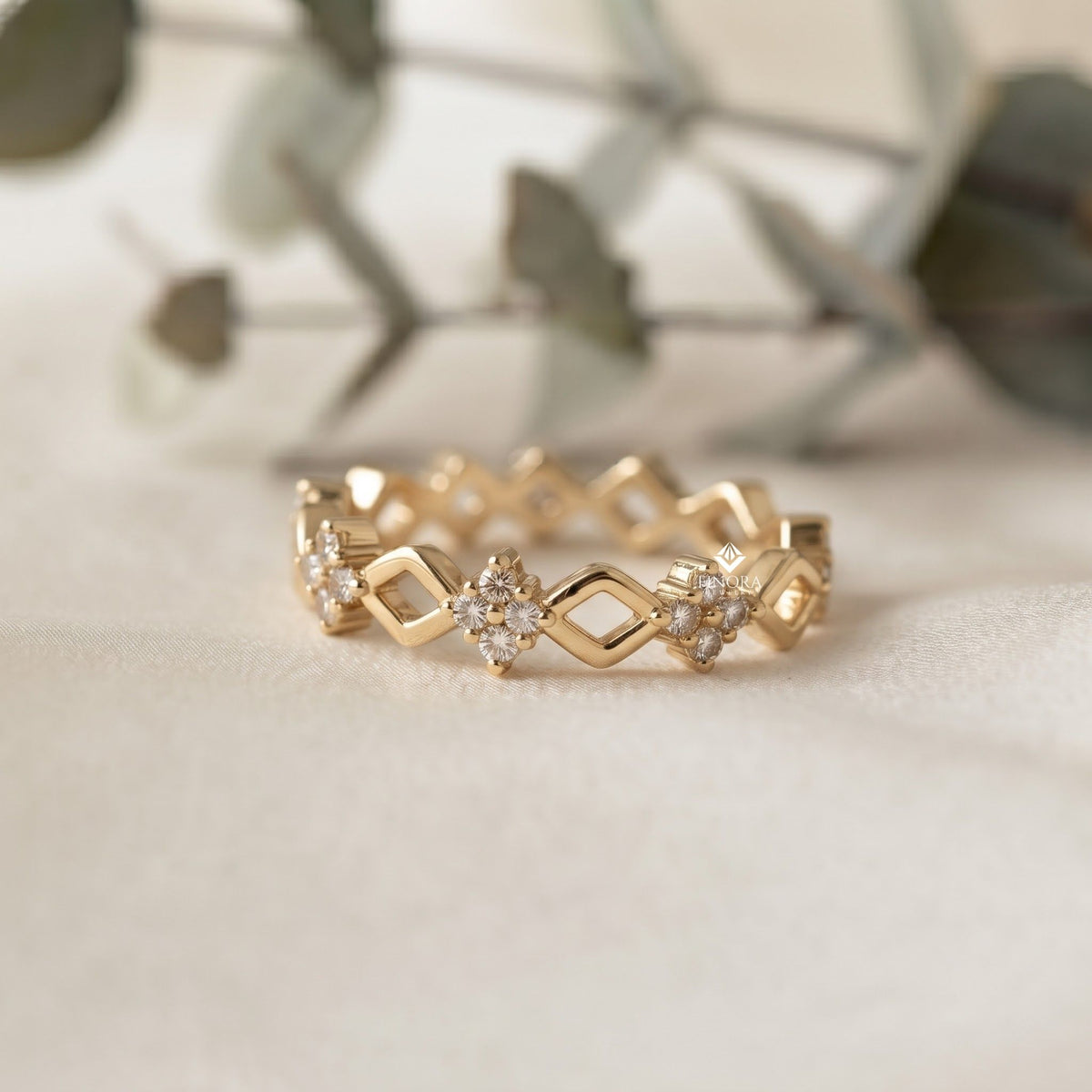 diamond clover stacking ring – delicate floral gold band – minimalist geometric jewelry