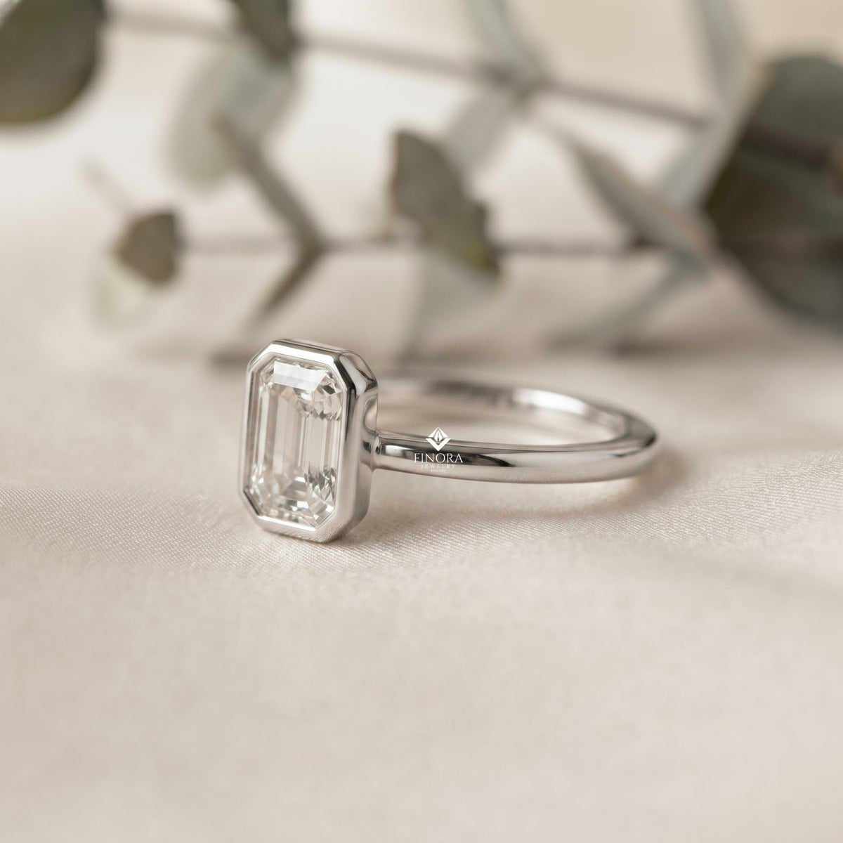 emerald solitaire diamond ring  –  handmade solid gold jewelry