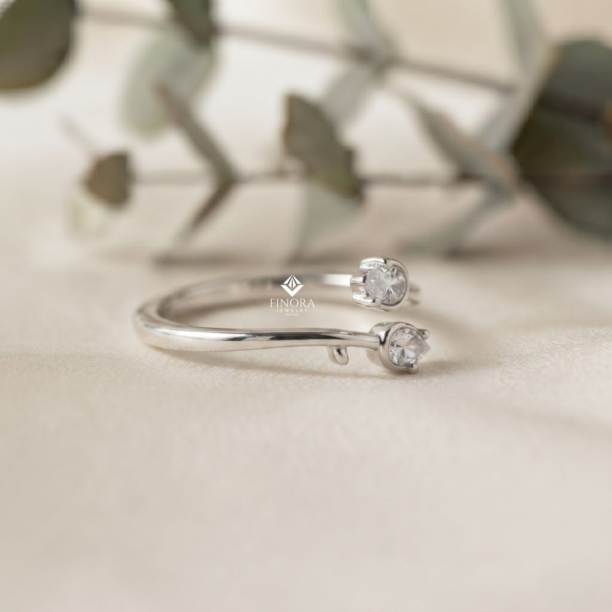 dainty tulip bud ring – minimalist floral gold ring