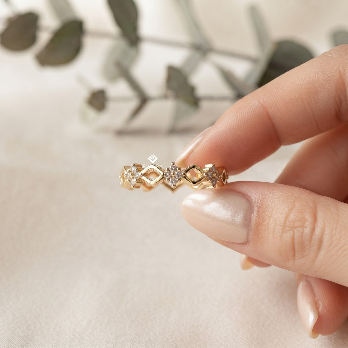 diamond clover stacking ring – delicate floral gold band – minimalist geometric jewelry