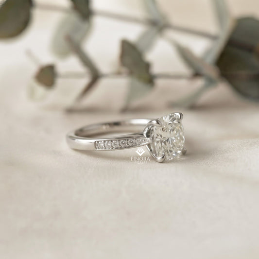 Cushion Cut Diamond Engagement Ring with Pavé Band – Classic Sparkle in White Gold or Platinum – Finora Elegant Solitaire Design – Timeless Gift for Her