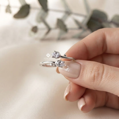 Dainty Tulip Bud Ring – Minimalist Floral Gold Ring