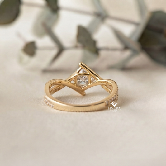 Princess Cut Engagement Ring – Elegant Bridal Style