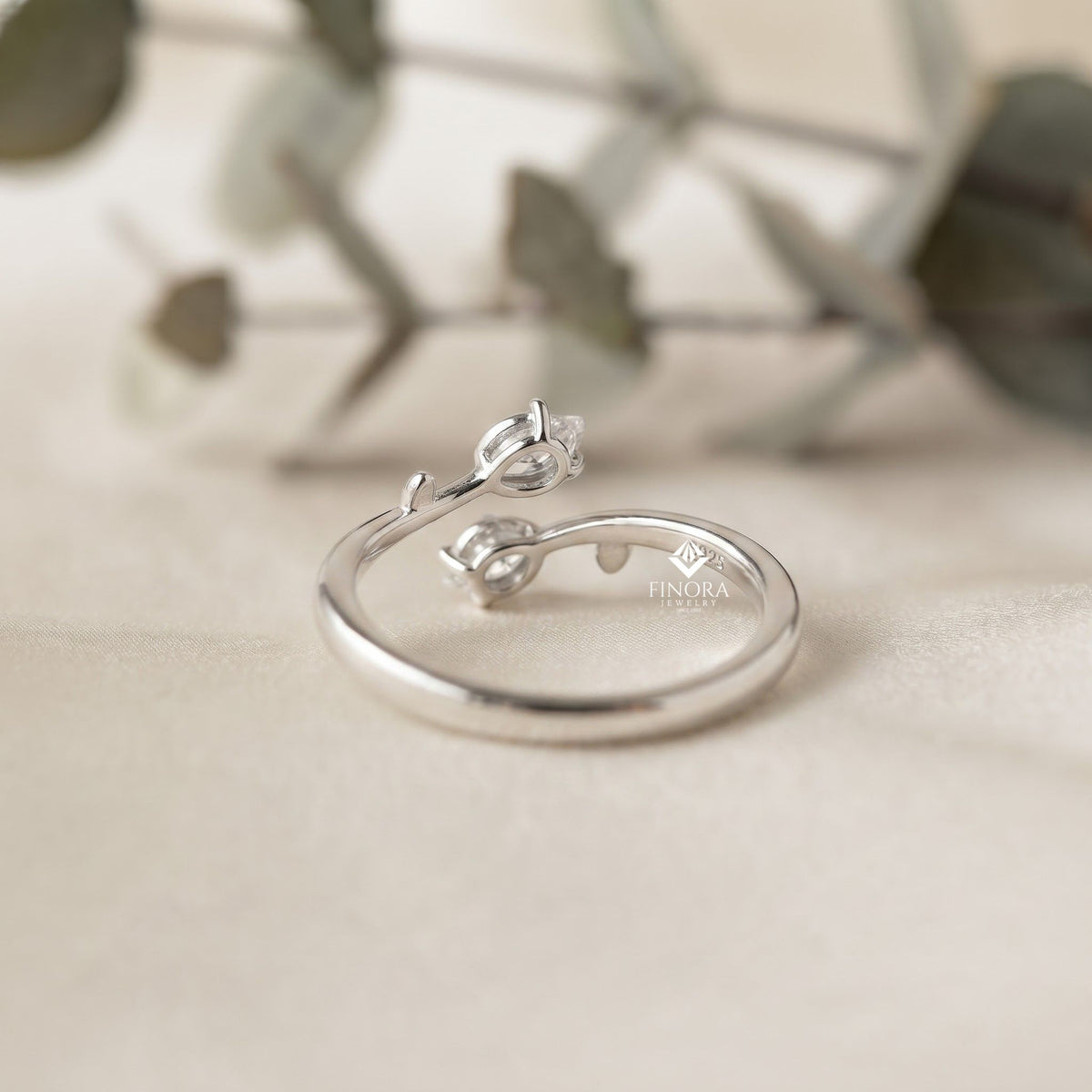 dainty tulip bud ring – minimalist floral gold ring