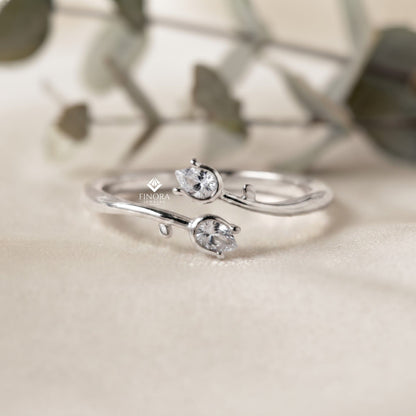 Dainty Tulip Bud Ring – Minimalist Floral Gold Ring