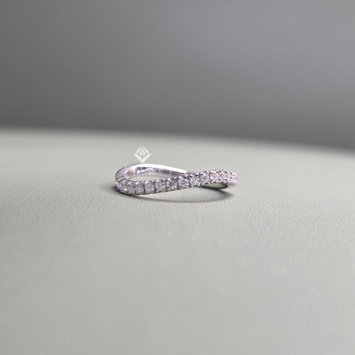 round cut moissanite twist band