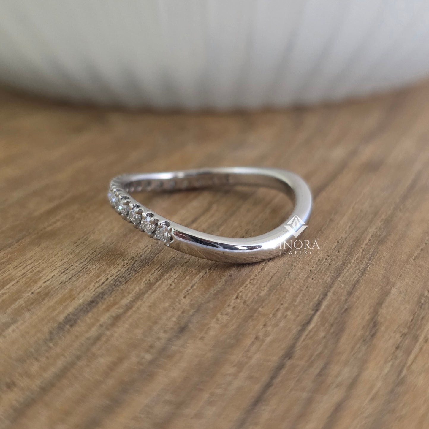 round cut moissanite twist band