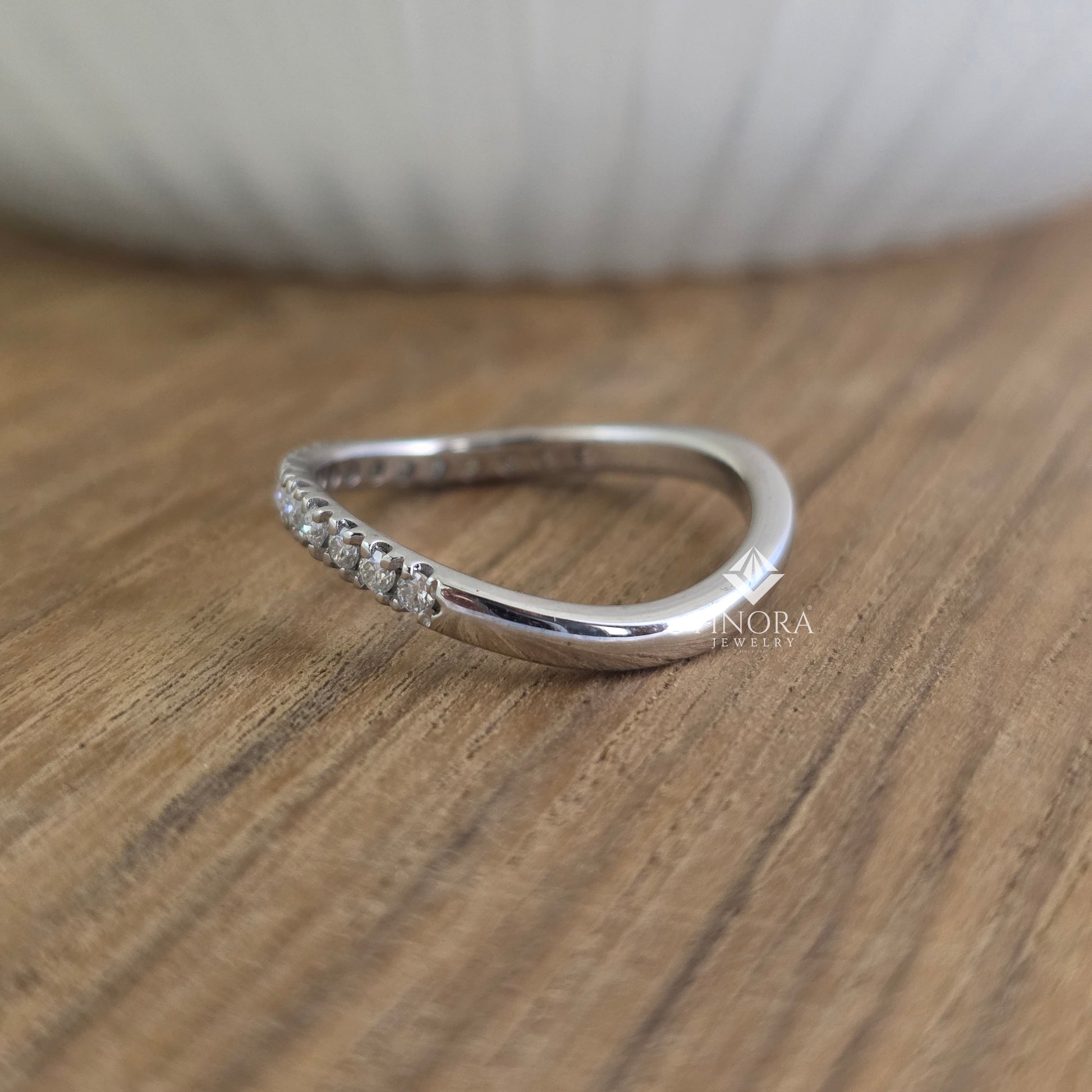 Round Cut Moissanite Twist Band
