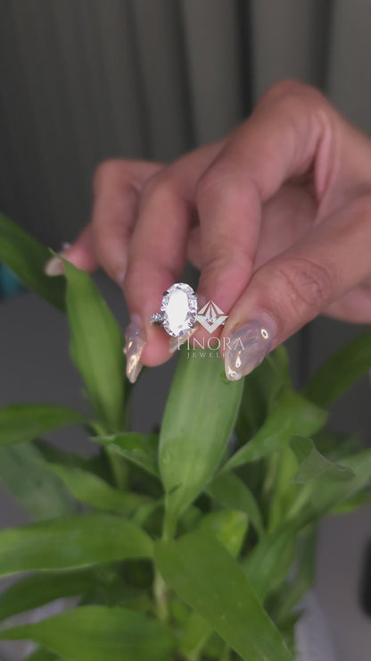 Oval Cut Moissanite Engagement Ring