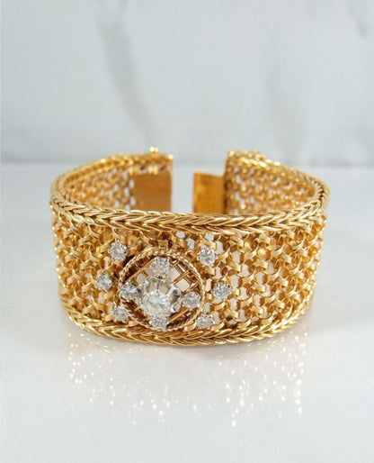 Gold Bracelet with Diamond
